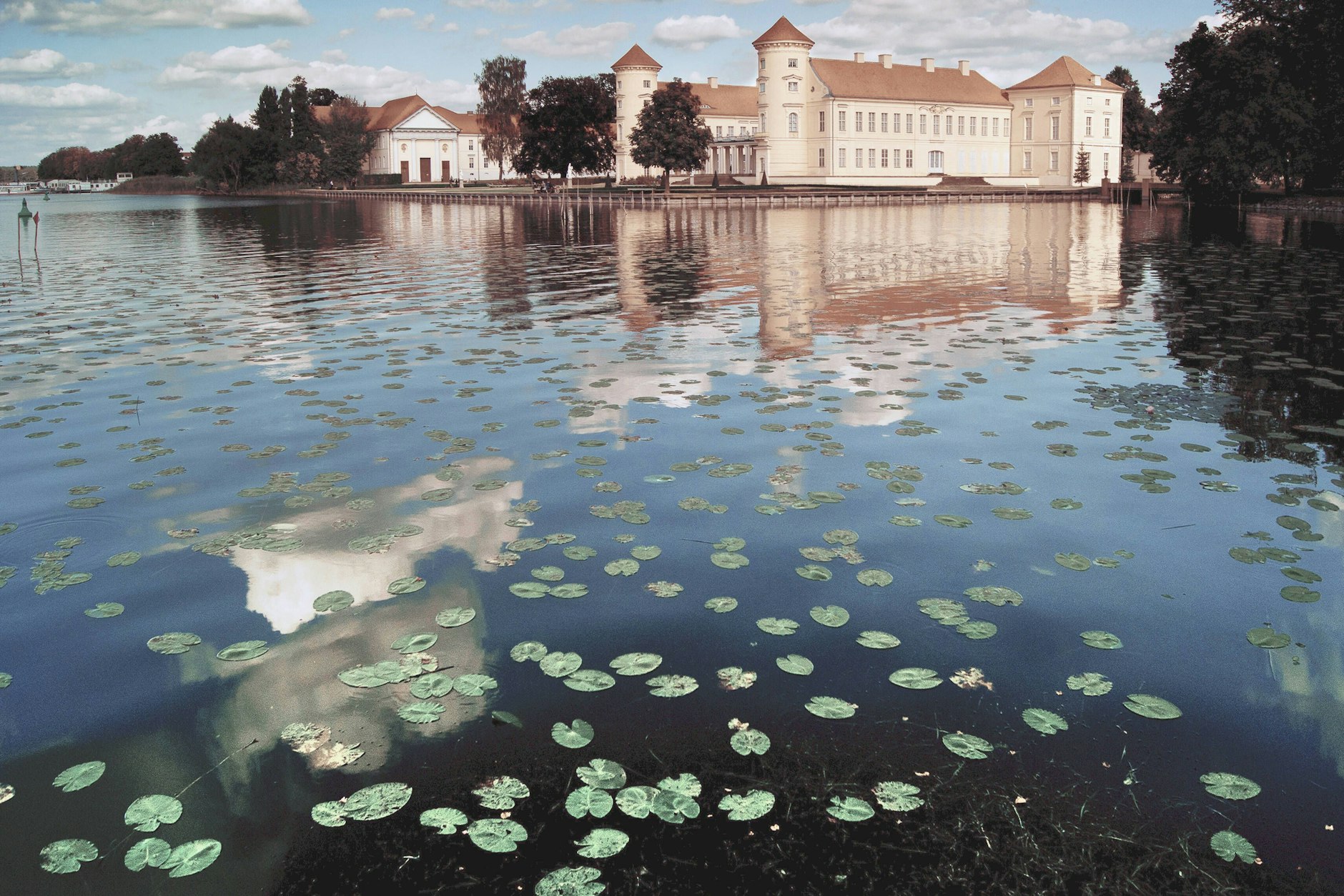 Das Schloss Rheinsberg am Grienericksee