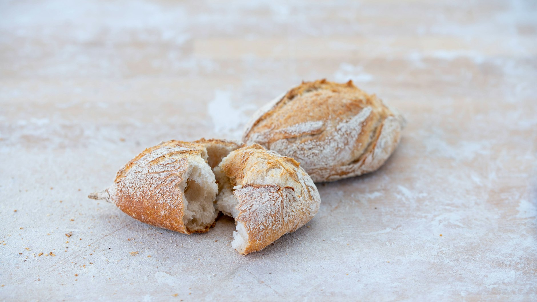 Die schnellen Brötchen sind frisch aus dem Ofen besonders gut.