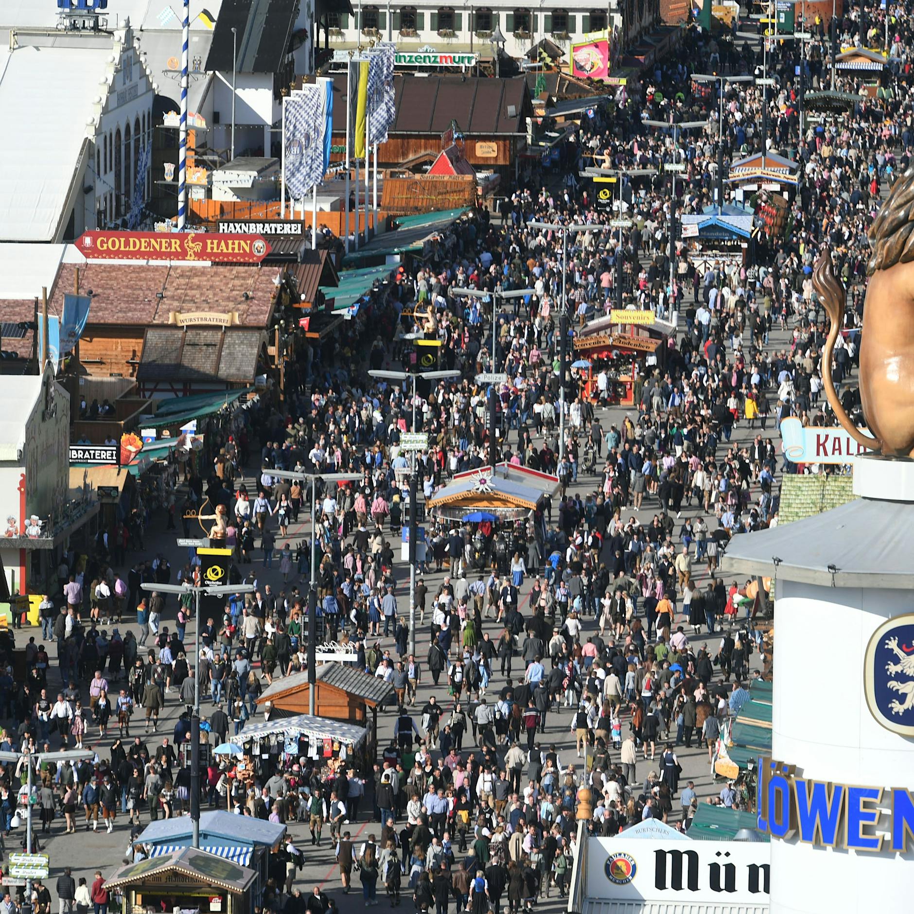 Sexistische und rassistische Bilder auf der Wiesn sollen verschwinden