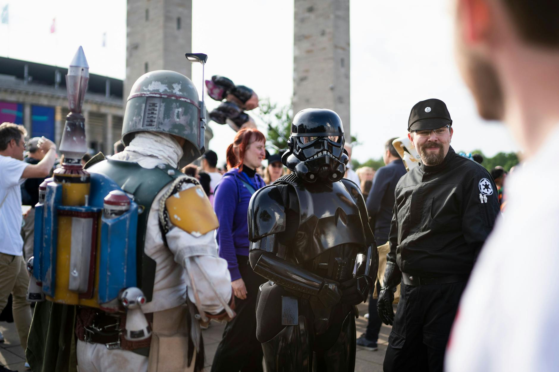 Zuschauer in Science Fiction Kostüm bei der Eröffnungsfeier.