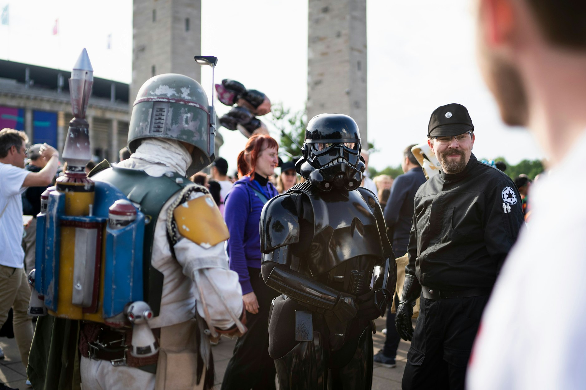 Zuschauer in Science Fiction Kostüm bei der Eröffnungsfeier.