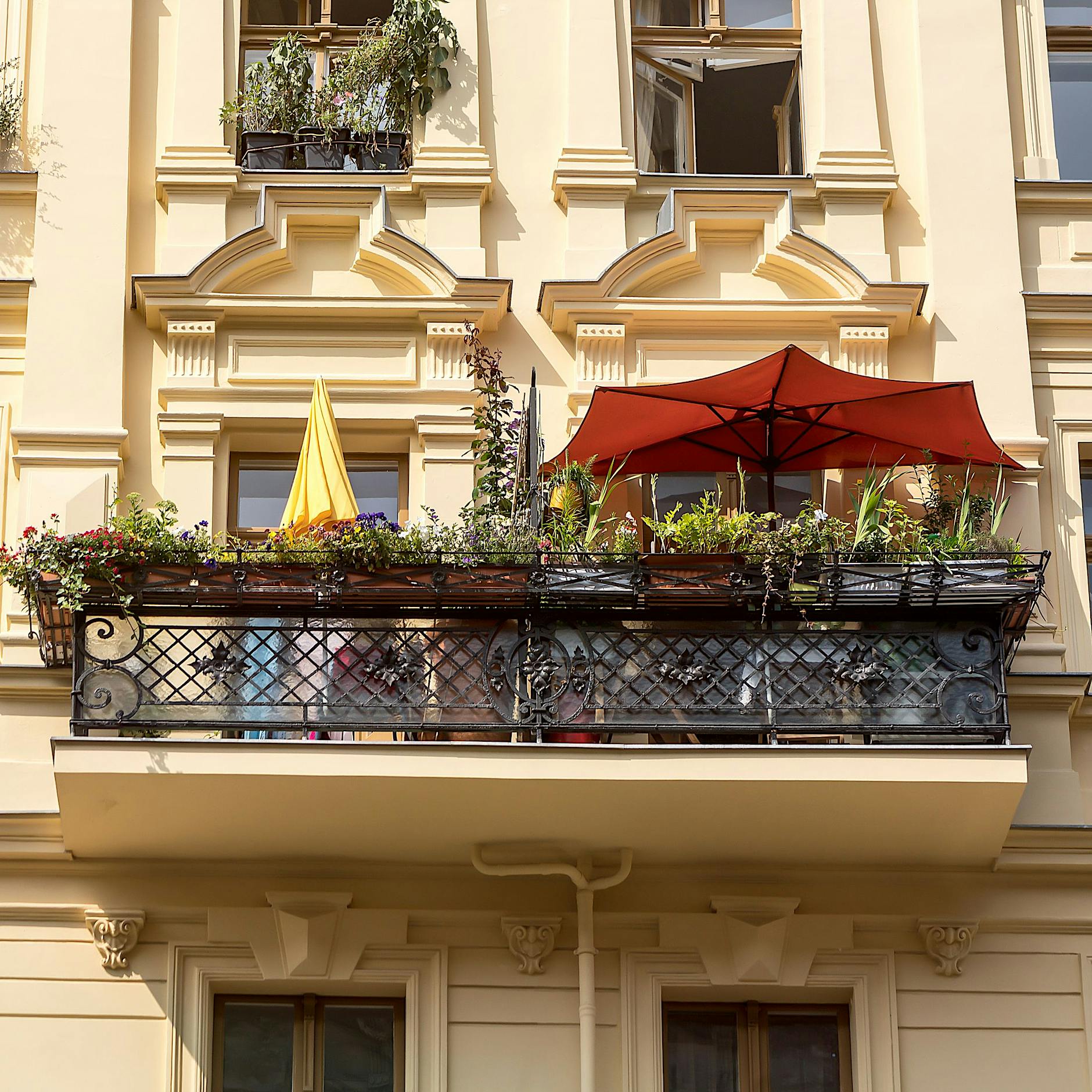 Markise, Jalousie, Ventilator? Was gegen überhitzte Wohnungen wirklich hilft