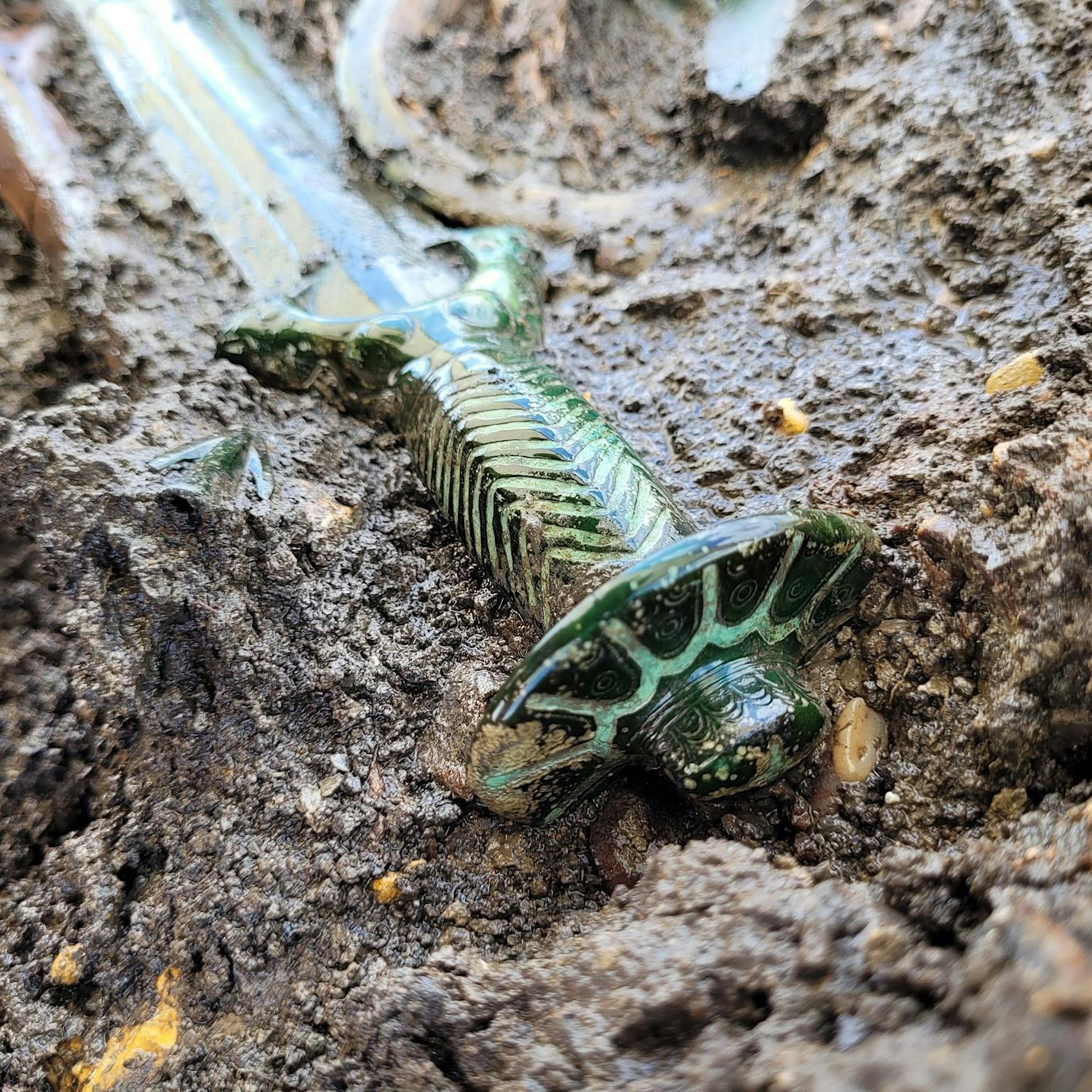 Archäologen finden 3000 Jahre altes Schwert