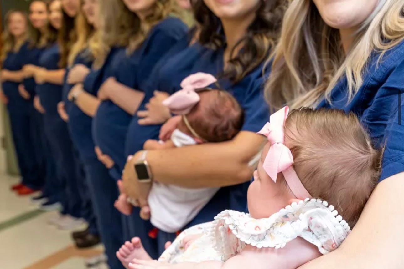 Im Riverside Regional Medical Center wurden 12 Mitarbeiterinnen derselben Baby-Station fast gleichzeitig schwanger.