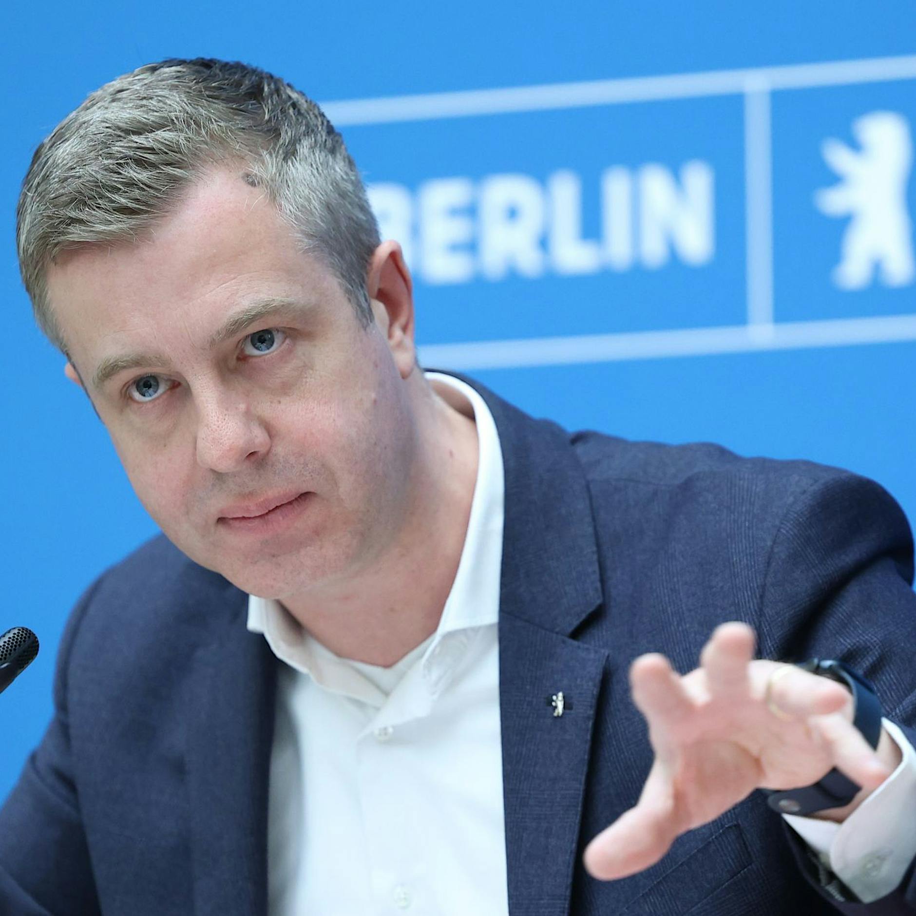 Berliner Finanzen: Müssen jetzt die Bürgerämter schließen?