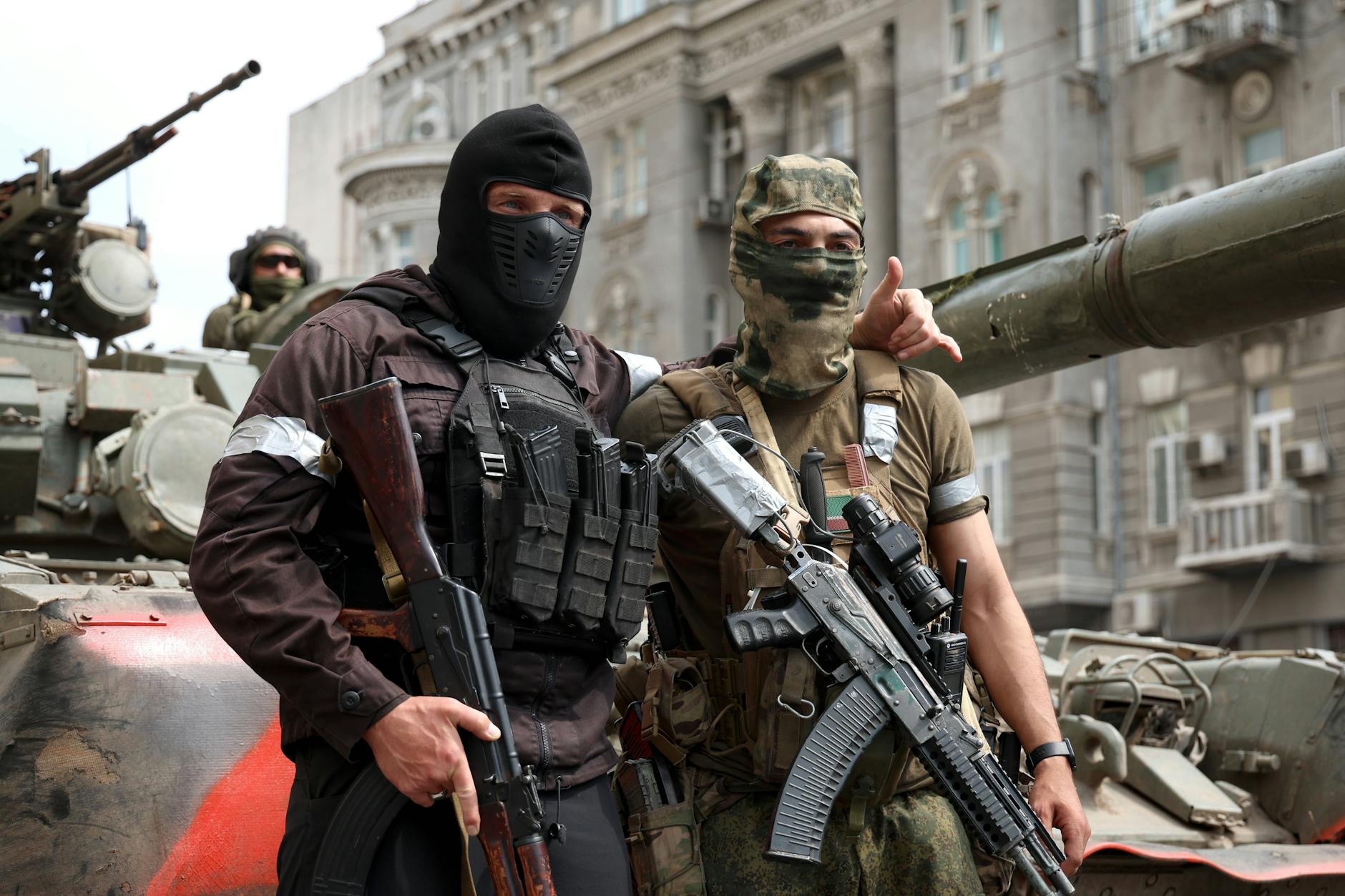 Wagner-Kämpfer am 24. Juni beim Hauptquartier der Russischen Armee im südlichen Militärdistrikt