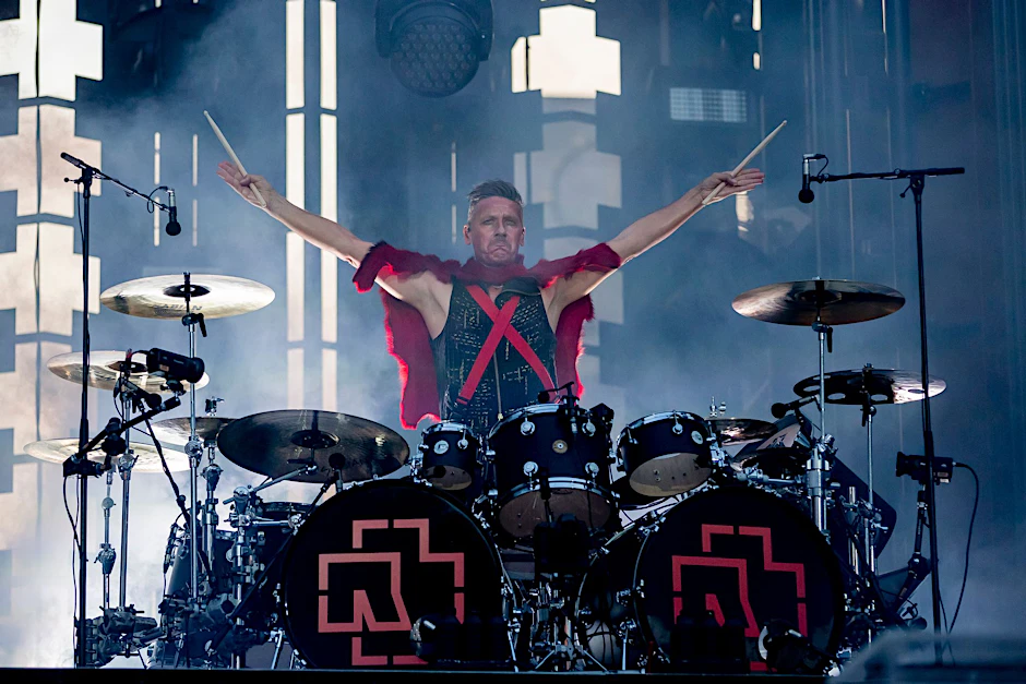 ARCHIV - Rammstein-Schlagzeuger Christoph Schneider hat sich auf Instagram zu den Vorwürfen geäußert.  