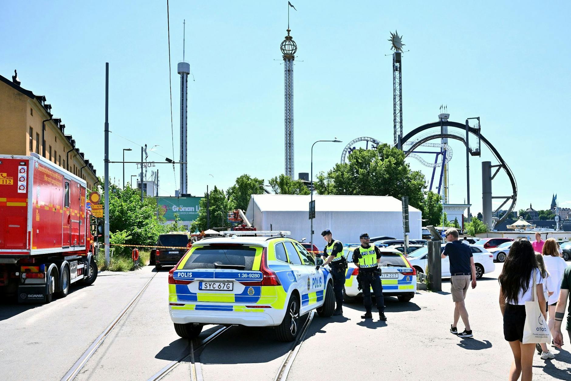 Die Polizei sperrt den Vergnügungspark Gröna Lund nach dem Unfall ab.
