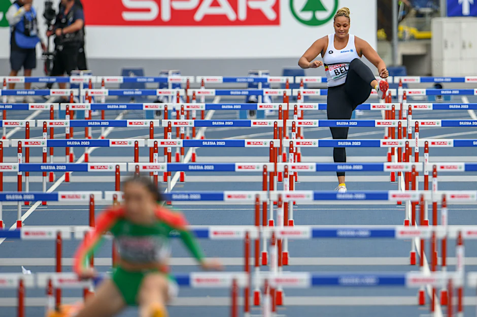 Jolien Boumkwo aus Belgien ist eigentlich Kugelstoßerin. Aber bei den Europaspielen springt sie als Hürdenläuferin ein.