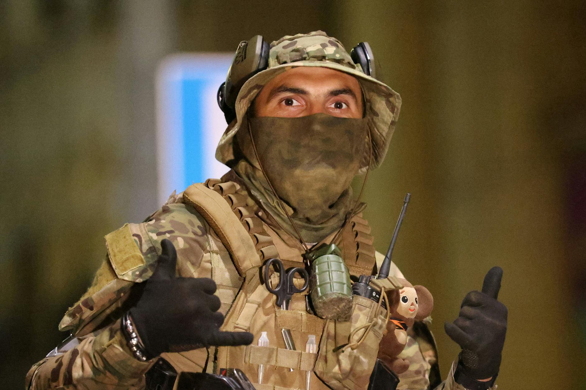 Vermummter Wagner-Kämpfer in Rostow