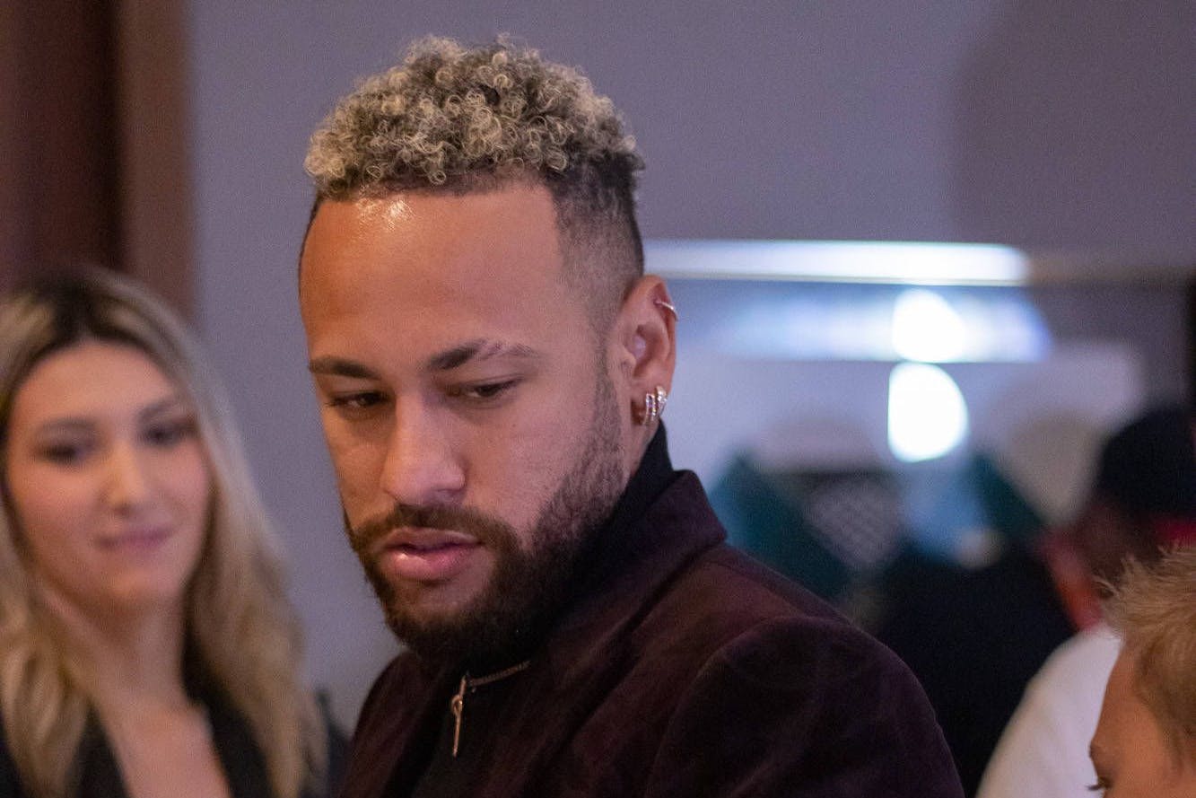 Superstar Neymar feierte erst eine Party an seinem verbotenen See. Jetzt folgt ein Kater durch die Behörden. Ihm droht eine Millionen-Strafe.
