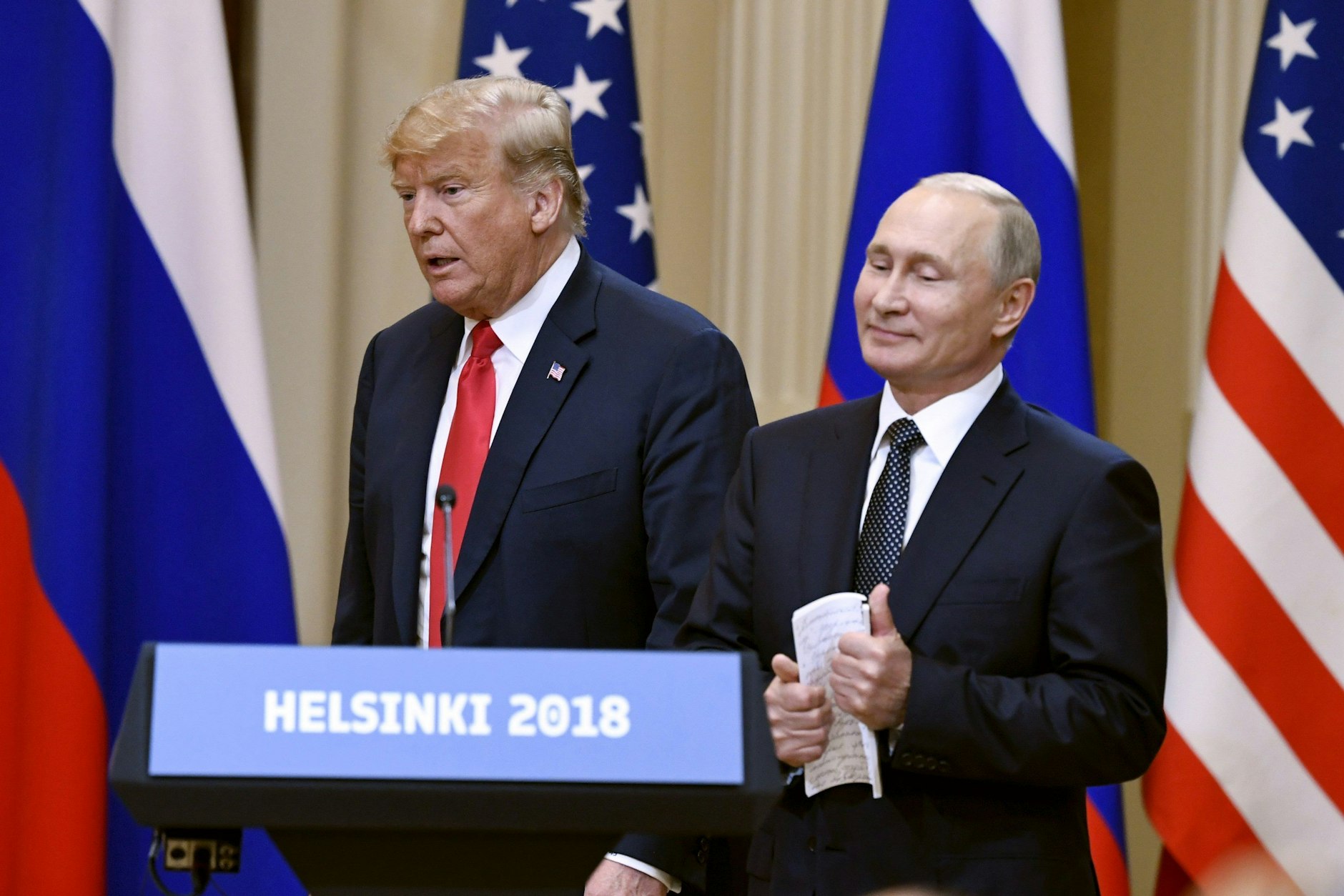 Donald Trump (l.), damaliger Präsident der USA, und Wladimir Putin (r.), Präsident von Russland, bei einer gemeinsamen Pressekonferenz in Helsinki im Jahr 2018.
