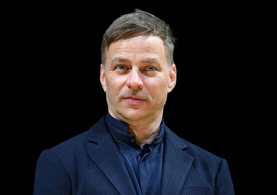 ARCHIV - Tom Wlaschiha hat seine Mixtapes früher selbst aus dem Radio aufgenommen: «Die sind wirklich noch aus den 1980ern, 1990ern».  