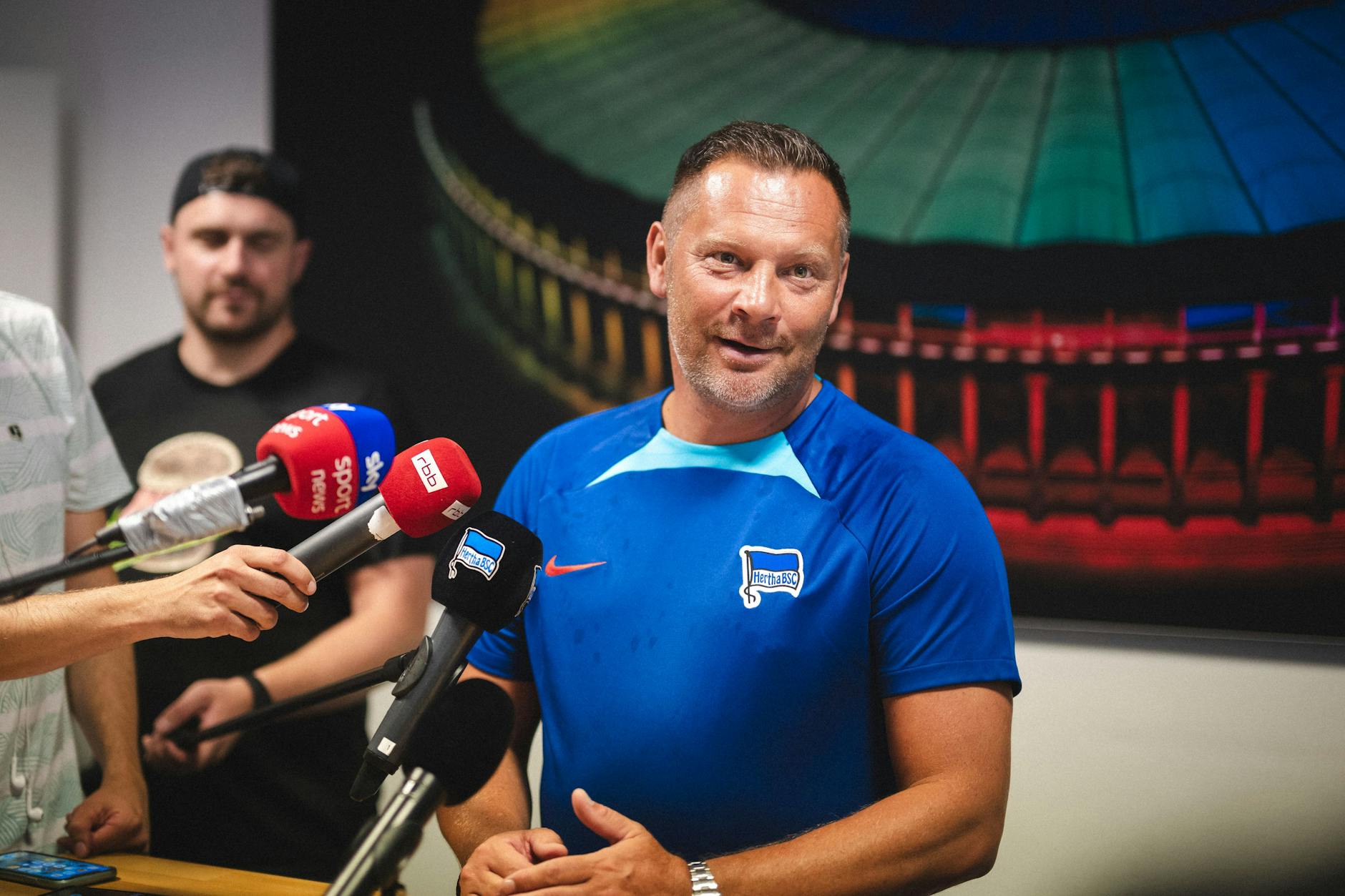 Pal Dardai strahlte, obwohl das Auftakttraining von Hertha BSC ein Schlag ins Wasser wurde.