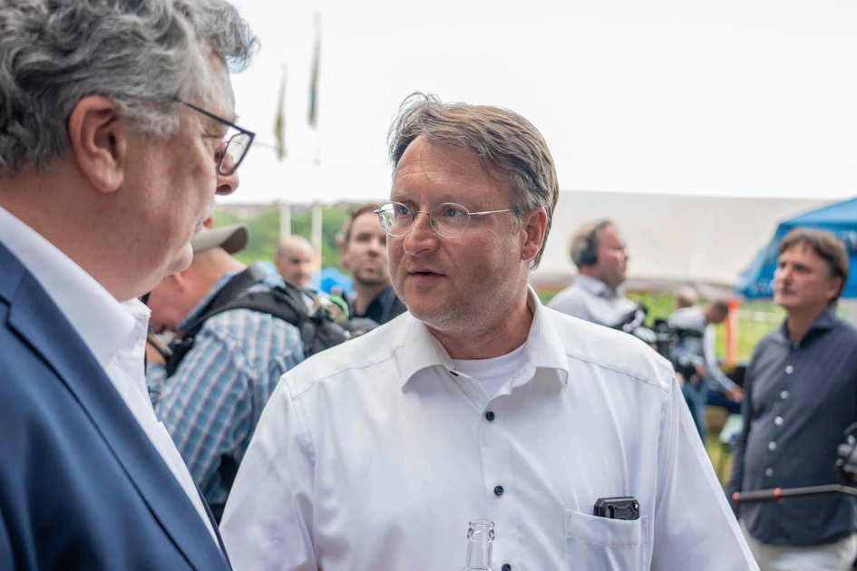 Heimatliebe und Abschiebungen: Wofür der neue AfD-Landrat Robert Sesselmann steht
