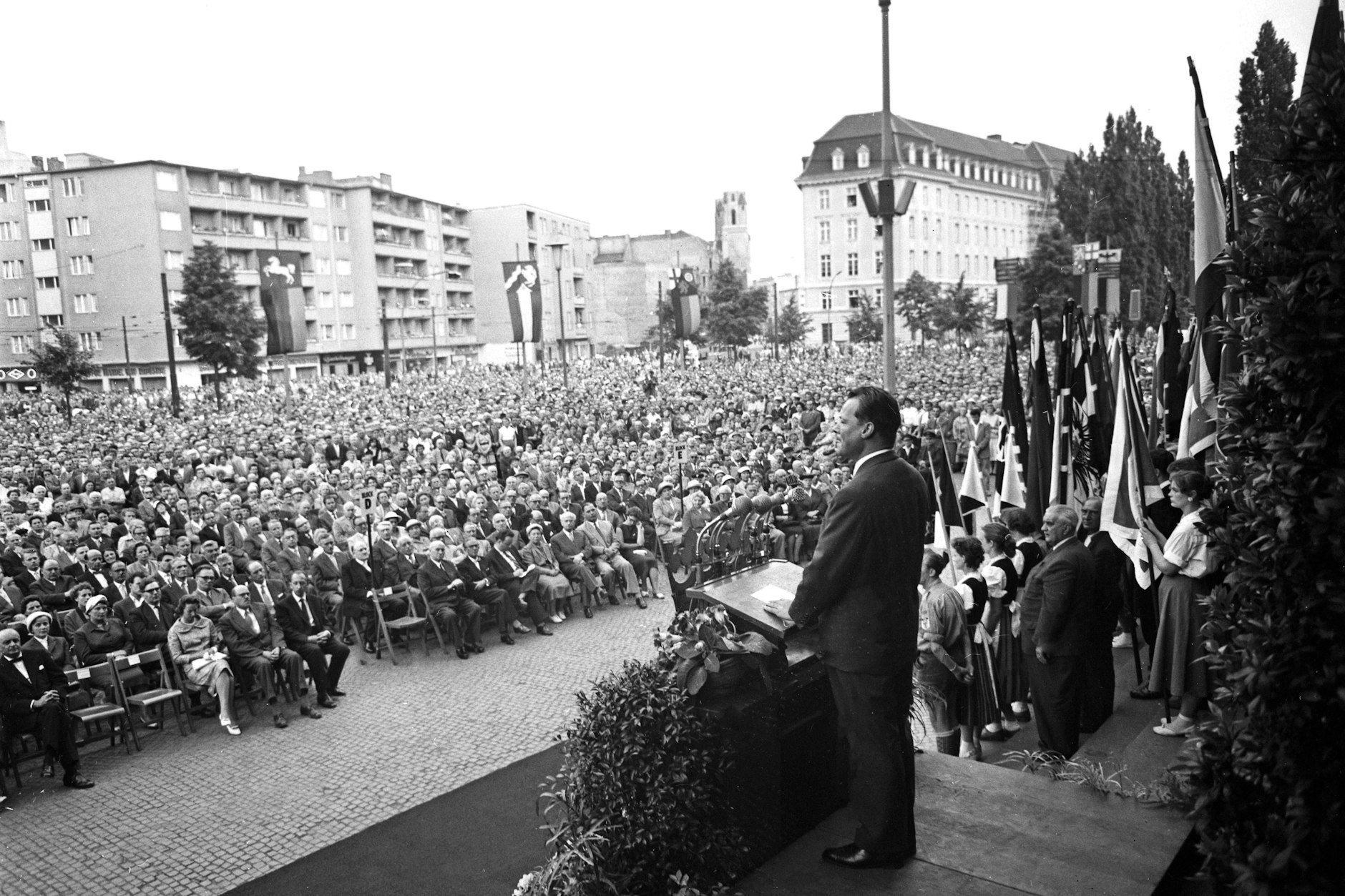 Willy Brandt bei einer Kundgebung im Jahr 1958
