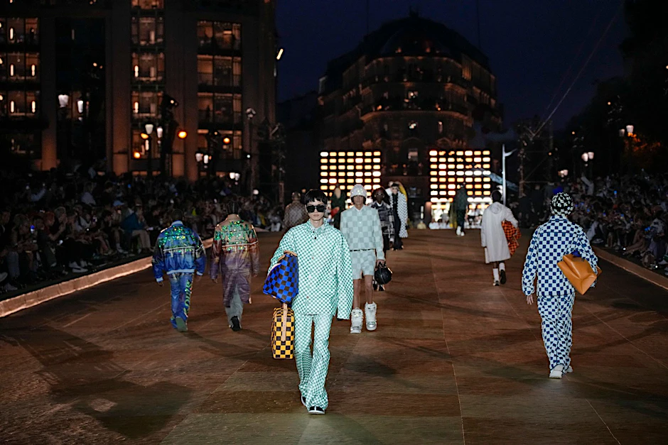 Models präsentieren die erste Louis Vuitton Herrenkollektion für die Saison Frühjahr/Sommer 2024, die von dem US-Musiker Williams kreiert wurde.  