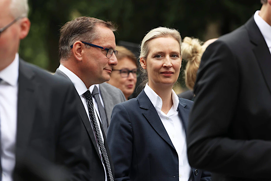 Tino Chrupalla und Alice Weidel bei der zentralen Gedenkfeier für die Opfer des Volksaufstands vom 17. Juni 1953 auf dem Friedhof Seestraße