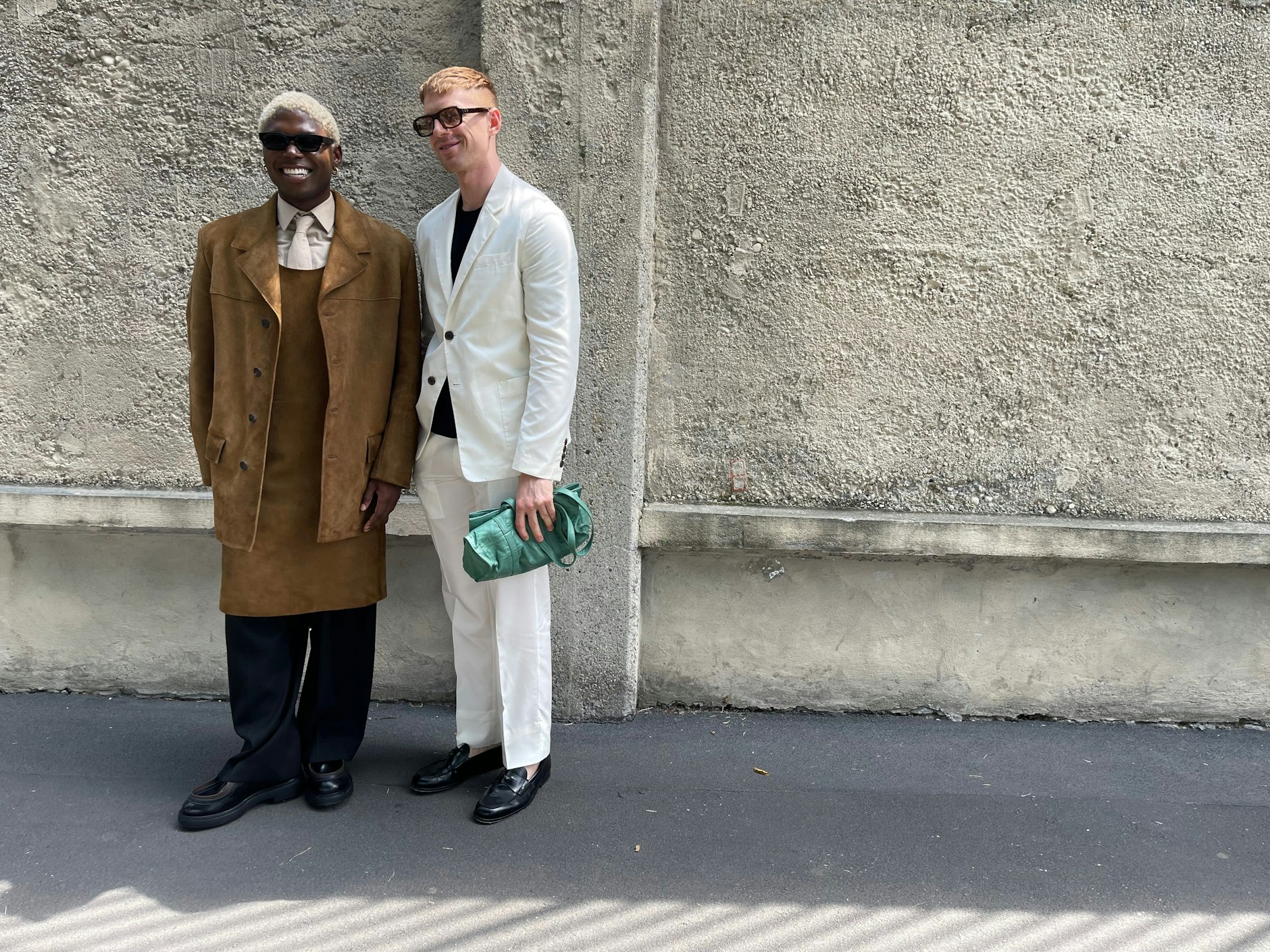 Die einen gucken extra ernst für Fotos, die anderen lächeln sympathisch - wie dieses wohlgekleidete Paar.&nbsp;