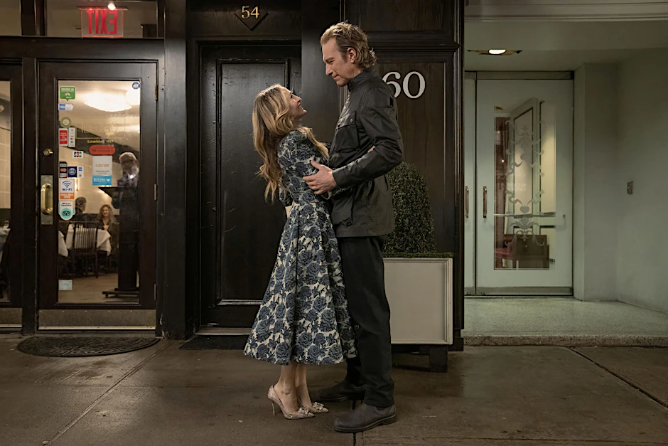 HANDOUT - Carrie (Sarah Jessica Parker) trifft Aidan Shaw (John Corbett) in einer Szene der zweiten Staffel von «And Just Like That».  pa
