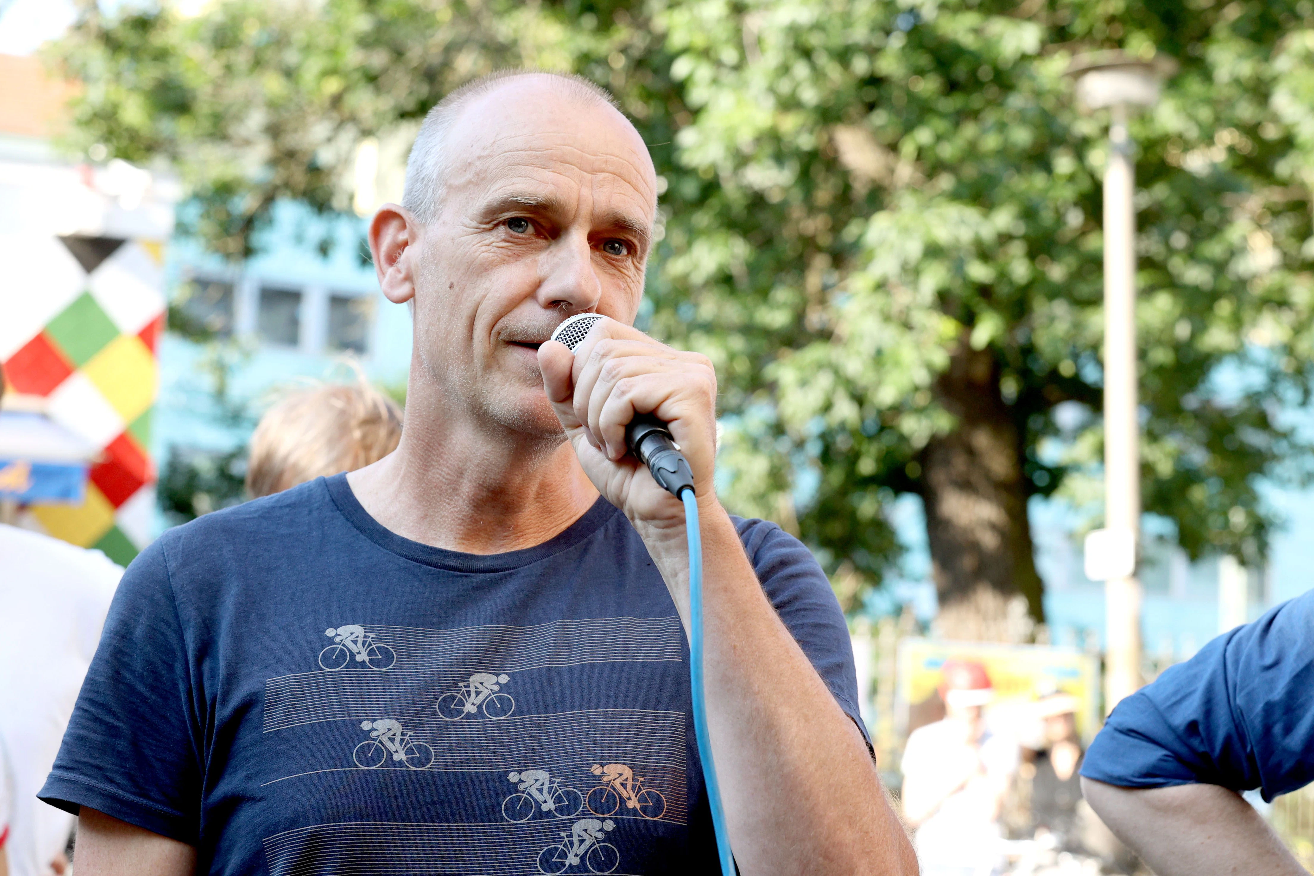 „Die Radwege auf der Schönhauser Allee sind eine Zumutung“, sagte Tobias Kraudzun von Changing Cities.