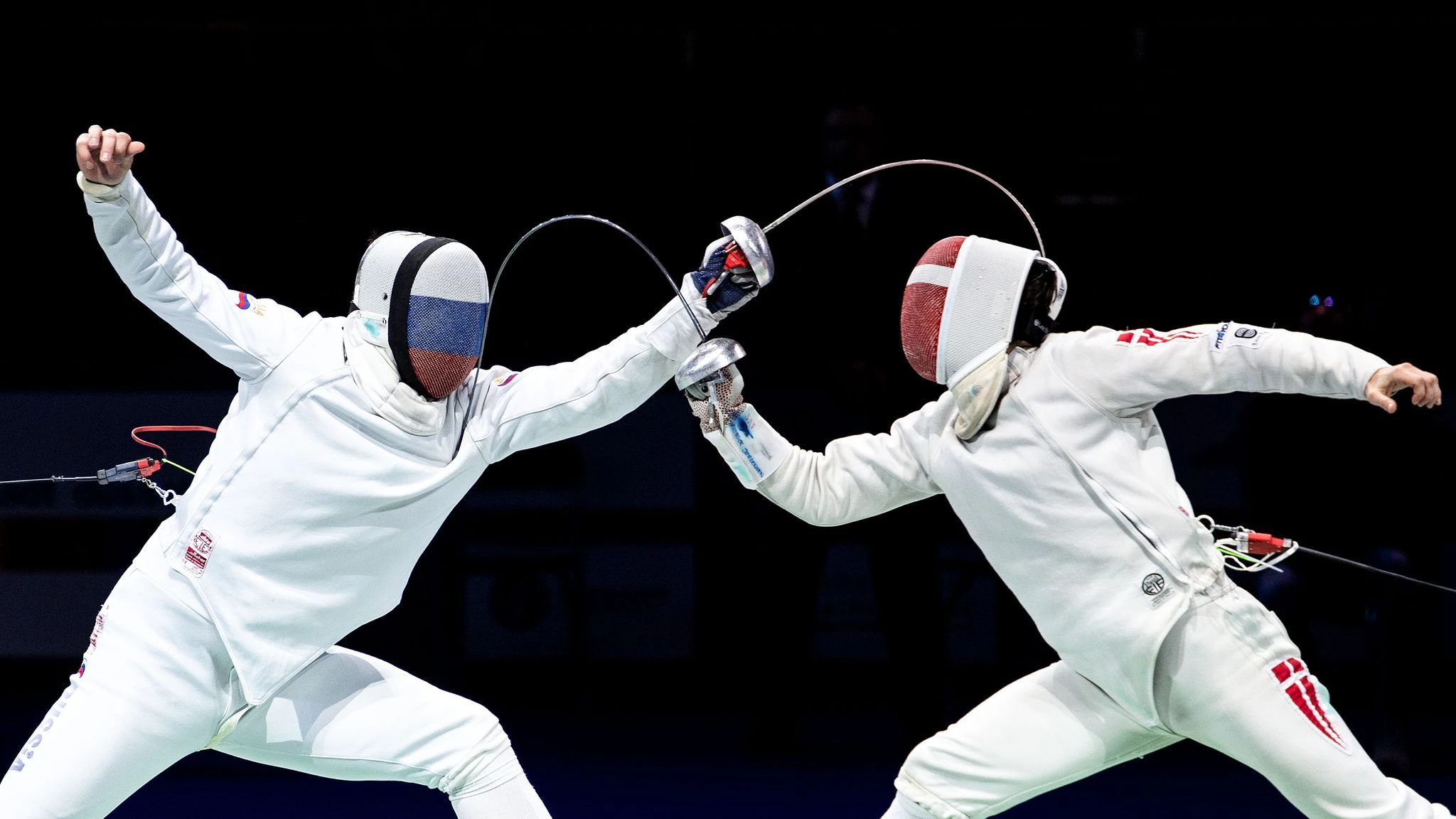 ARCHIV - Fechter aus Dänemark und Russland bei der Europameisterschaft im Finale. Der Europäische Fechtverband hat Russland und Belarus suspendiert.  