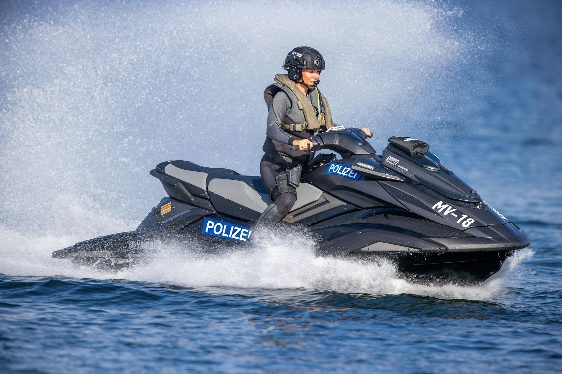 In Mecklenburg-Vorpommern, wie hier auf dem Schweriner See, sind Jetskis vom Typ Yamaha Waverunner FX schon im Einsatz. Die Wasserfahrzeuge können mehr als 100 Kilometer pro Stunde schnell fahren.