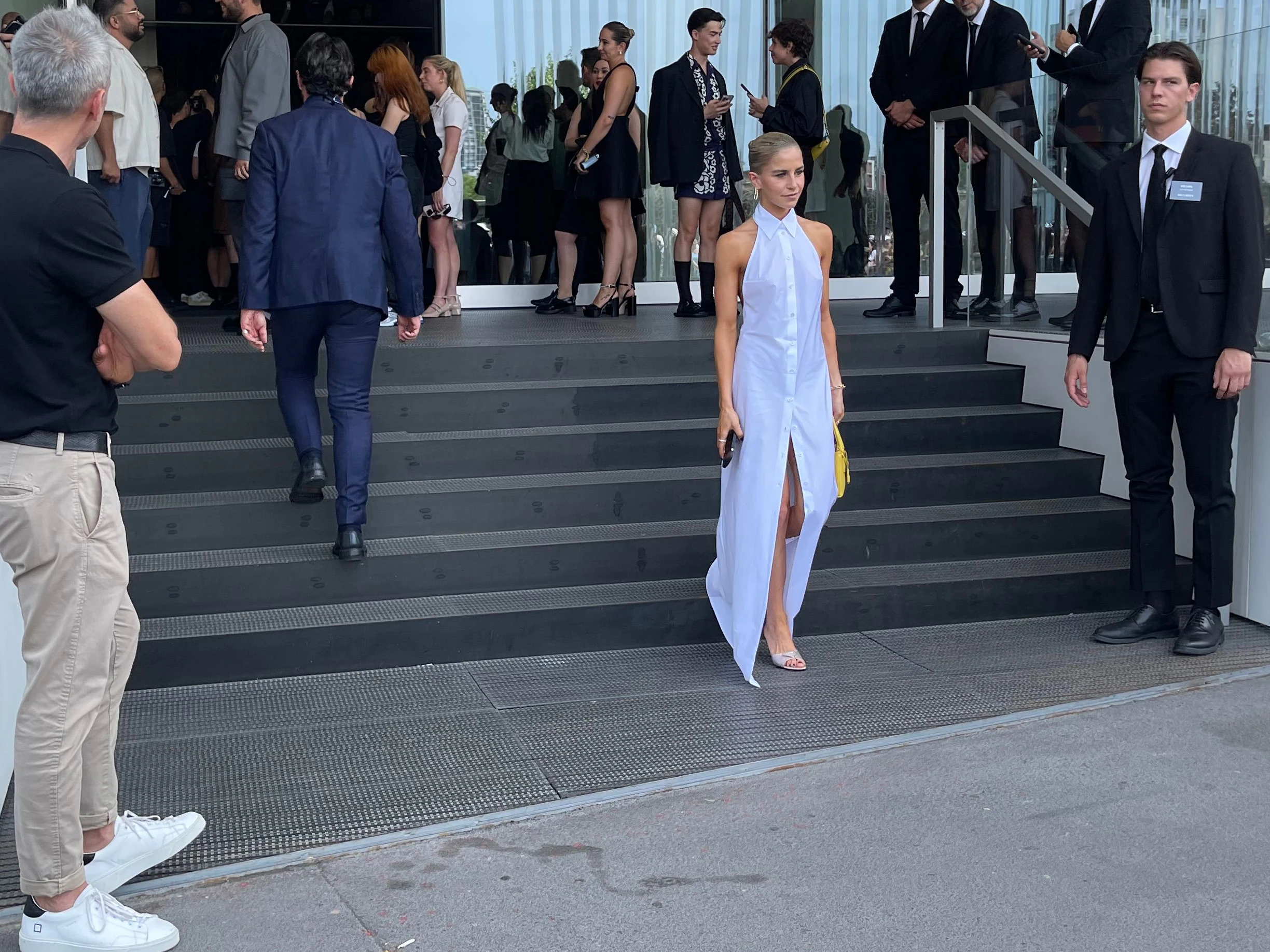Bodenlanges Prada-Dress samt offener High Heels: Die Hamburger Influencerin Caroline Daur hat auf Instagram 4,3 &nbsp;Millionen Follower.