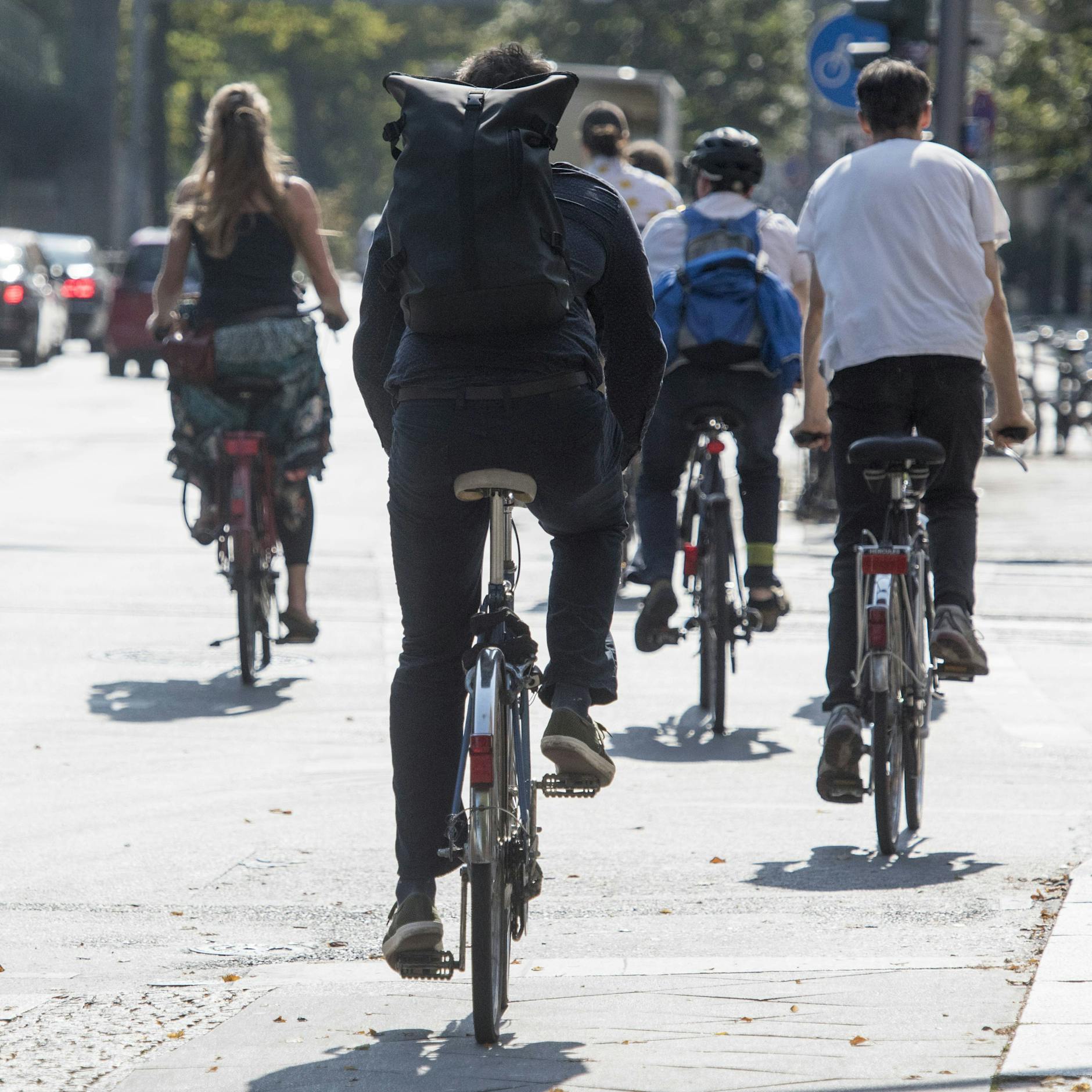 Schönhauser Allee: Straße JETZT wegen Fahrraddemo dicht