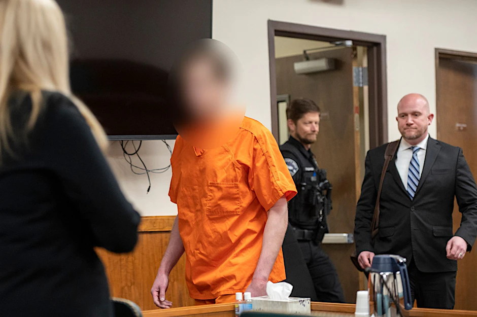 ARCHIV - Der Angeklagte betritt den Gerichtssaal zu seiner Anklageverlesung im Bezirksgericht von Latah County.  ullman Daily News/AP/dpa
