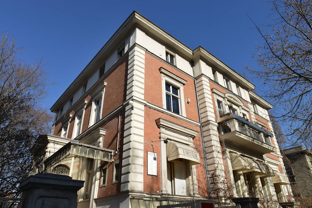Irre! Das legendäre Café Einstein in Berlin ist pleite