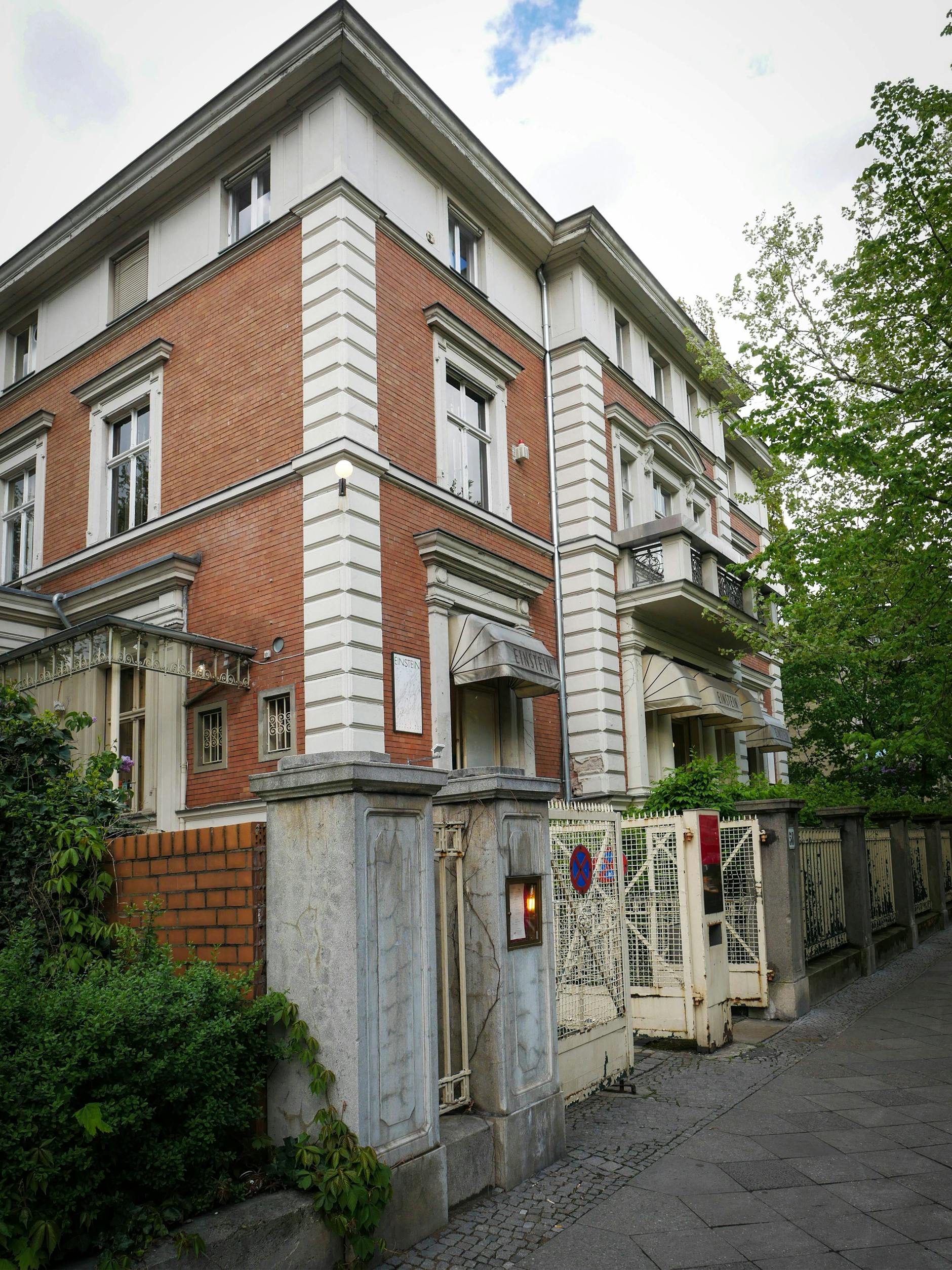 Schon seit Dezember geschlossen: Das Café-Gebäude muss saniert werden.