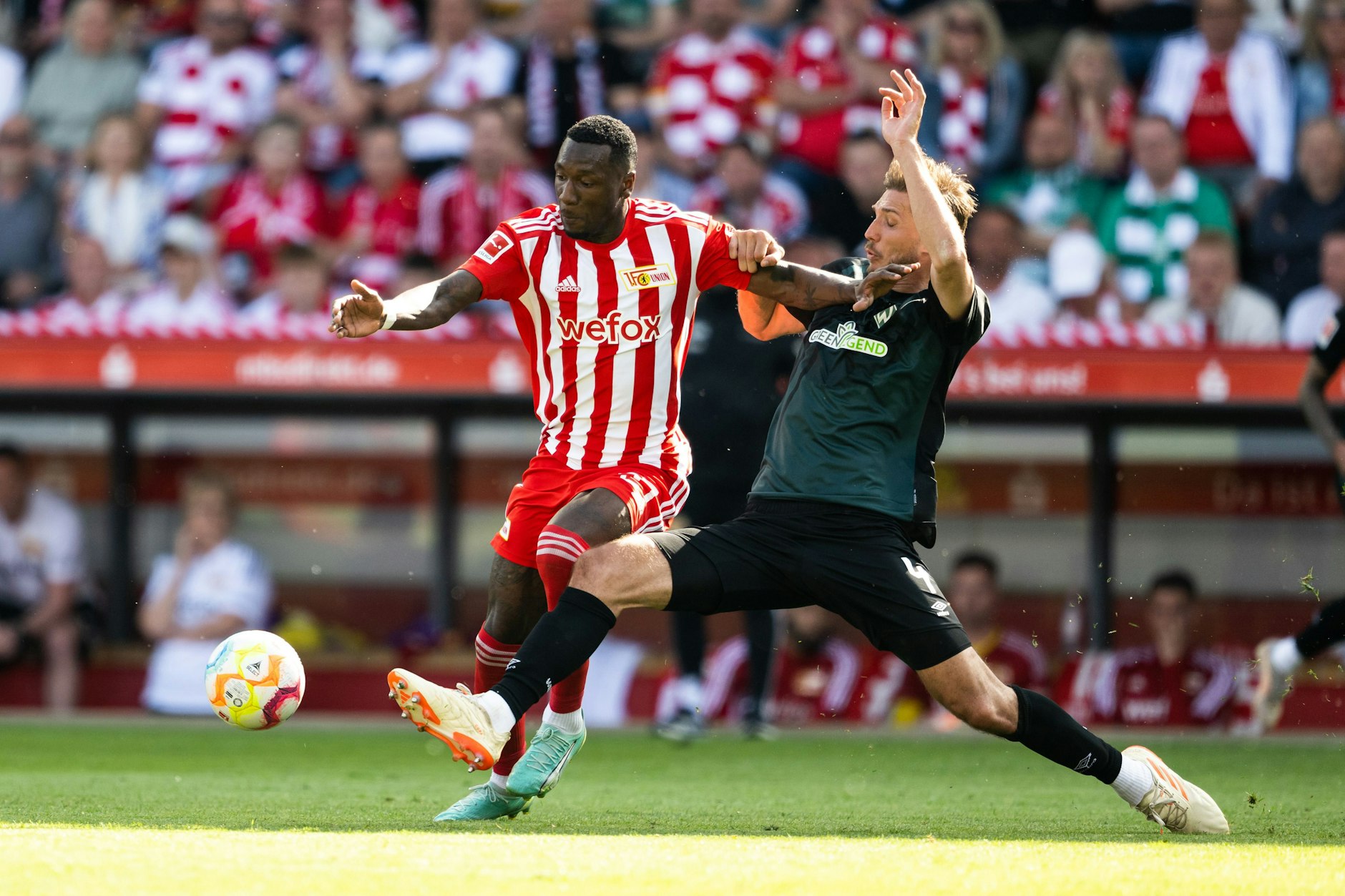 Sheraldo Becker (l.) hat beim 1. FC Union Berlin etwas Zeit gebraucht, um sich zum Leistungsträger der abgelaufenen Saison zu entwickeln.