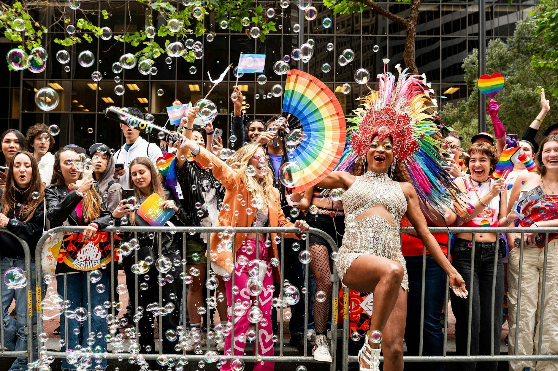 dpatopbilder - Menschen feiern bei der jährlichen San Francisco Pride Parade.  