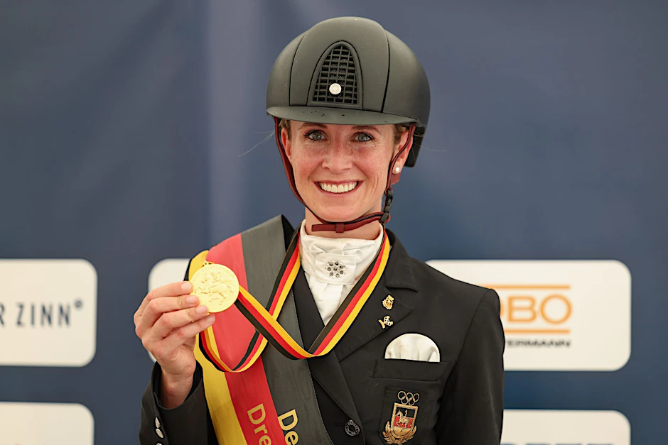 Holte in Balve eine weitere Goldmedaille: Jessica von Bredow-Werndl.  