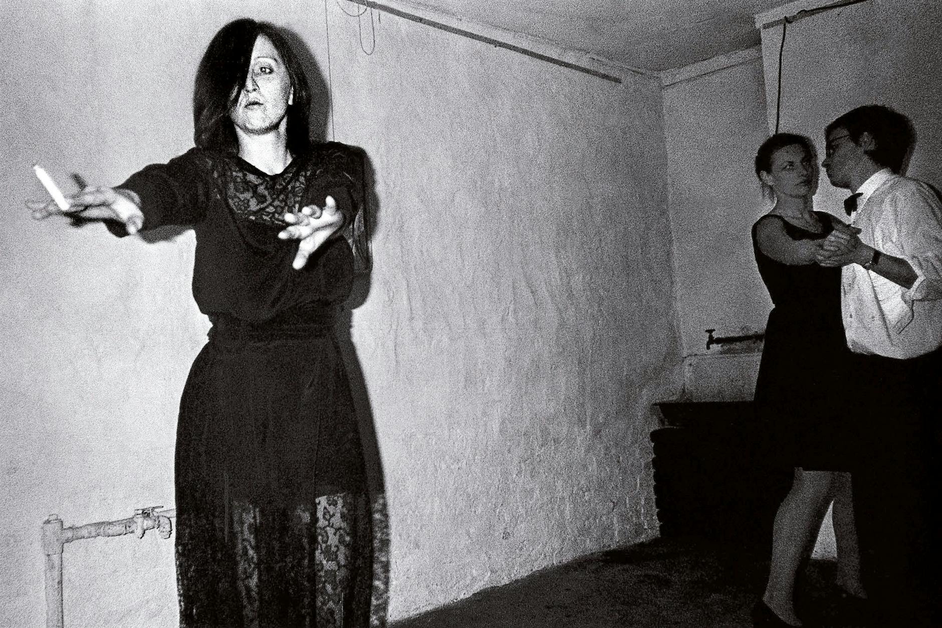 Aus der Serie „Bittersüß im Wartesaal“, Berlin-Prenzlauer Berg, 1980 –1984