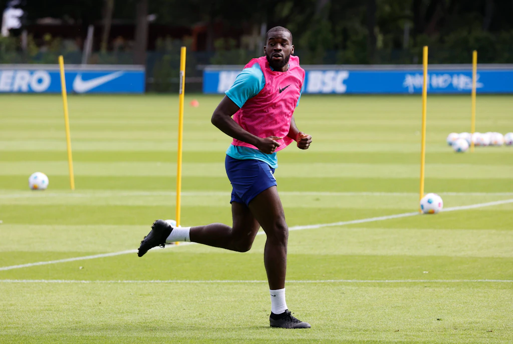 Herthas Stürmer Willy Kanga: Schlecht im Training gelaufen, seine Zeit ist abgelaufen!