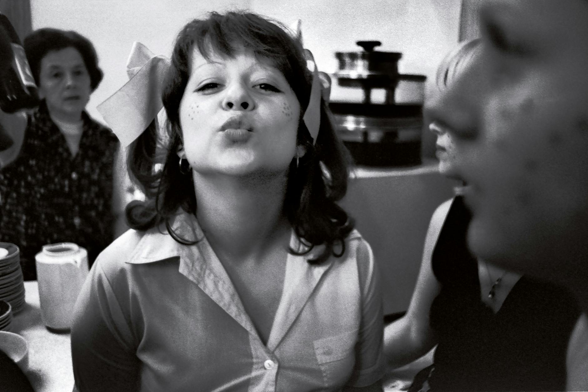 Rosenmontag im Café Resi in Weimar, 1980