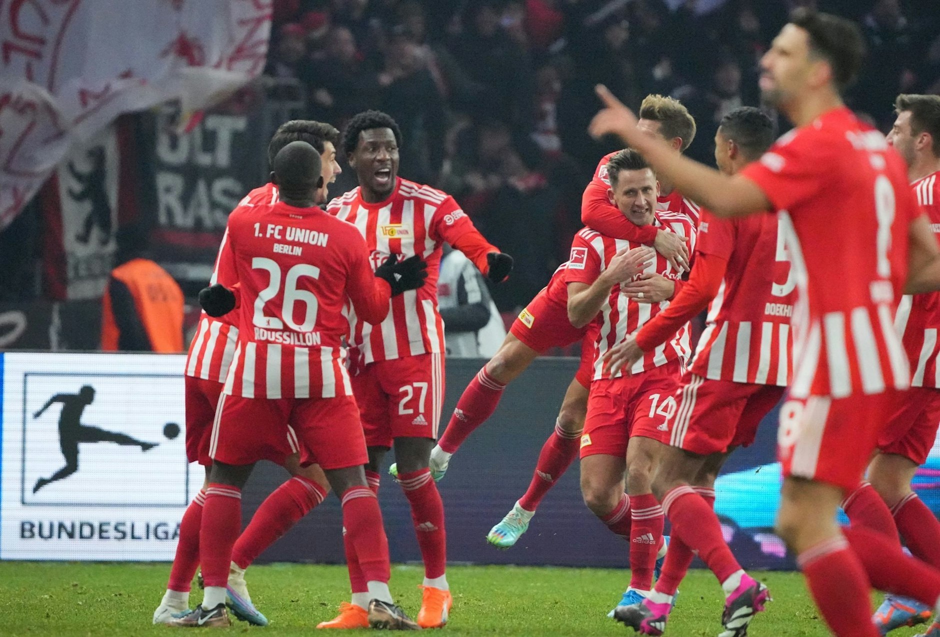 Die Profis des 1. FC Union Berlin feiern den Treffer von Paul Seguin