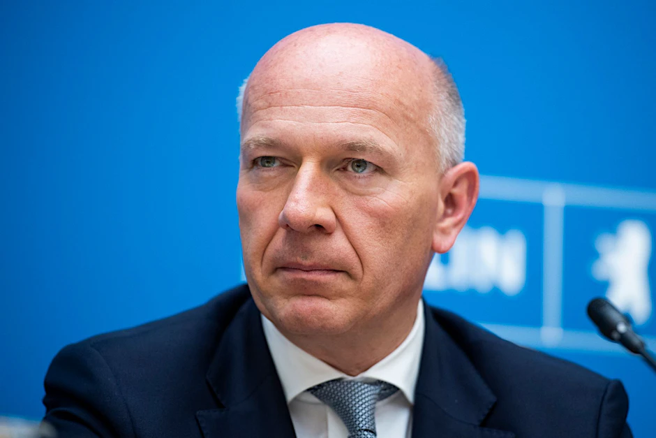 Kai Wegner (CDU), regierender Bürgermeister von Berlin, nimmt an einer Pressekonferenz nach einer Sitzung des Berliner Senats teil.  