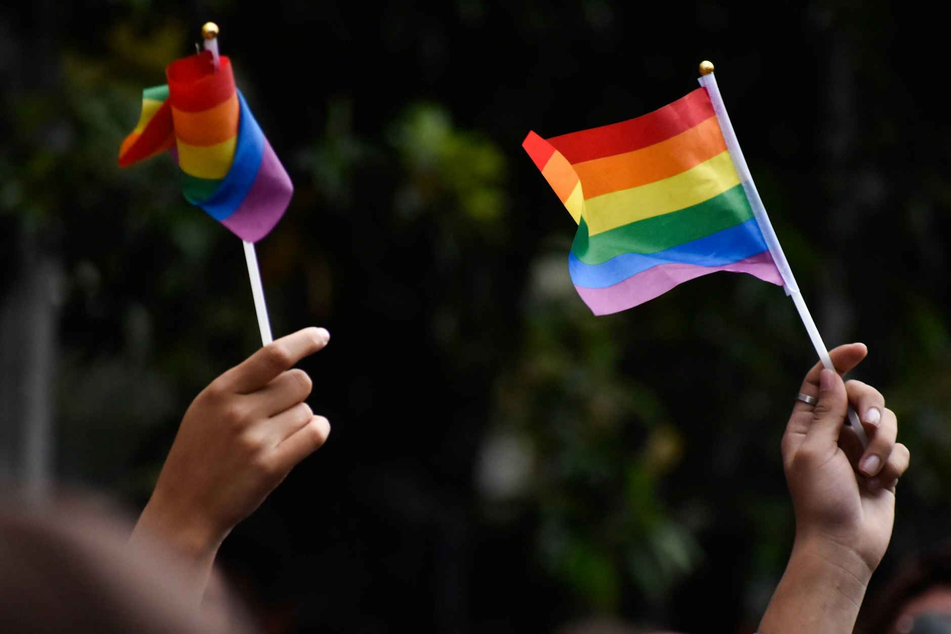 Mehr als die Hälfte der LGBT-Beschäftigten erlebt am Arbeitsplatz Diskriminierung.