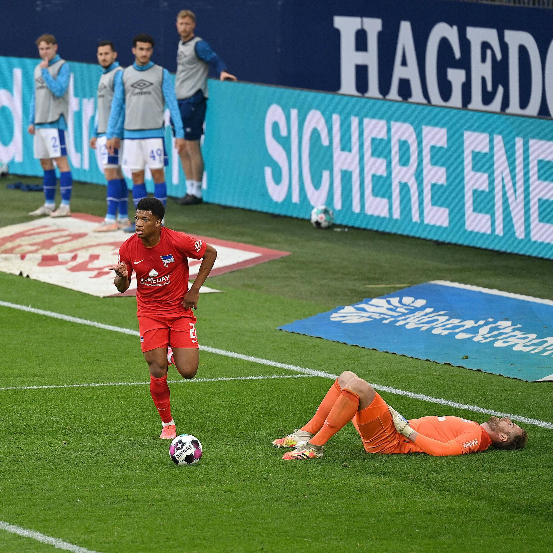 So jubelte Jessic Ngankam nach seinem bisher wichtigsten Treffer für Hertha BSC, dem Tor zum 2:1 auf Schalke im Mai 2021.