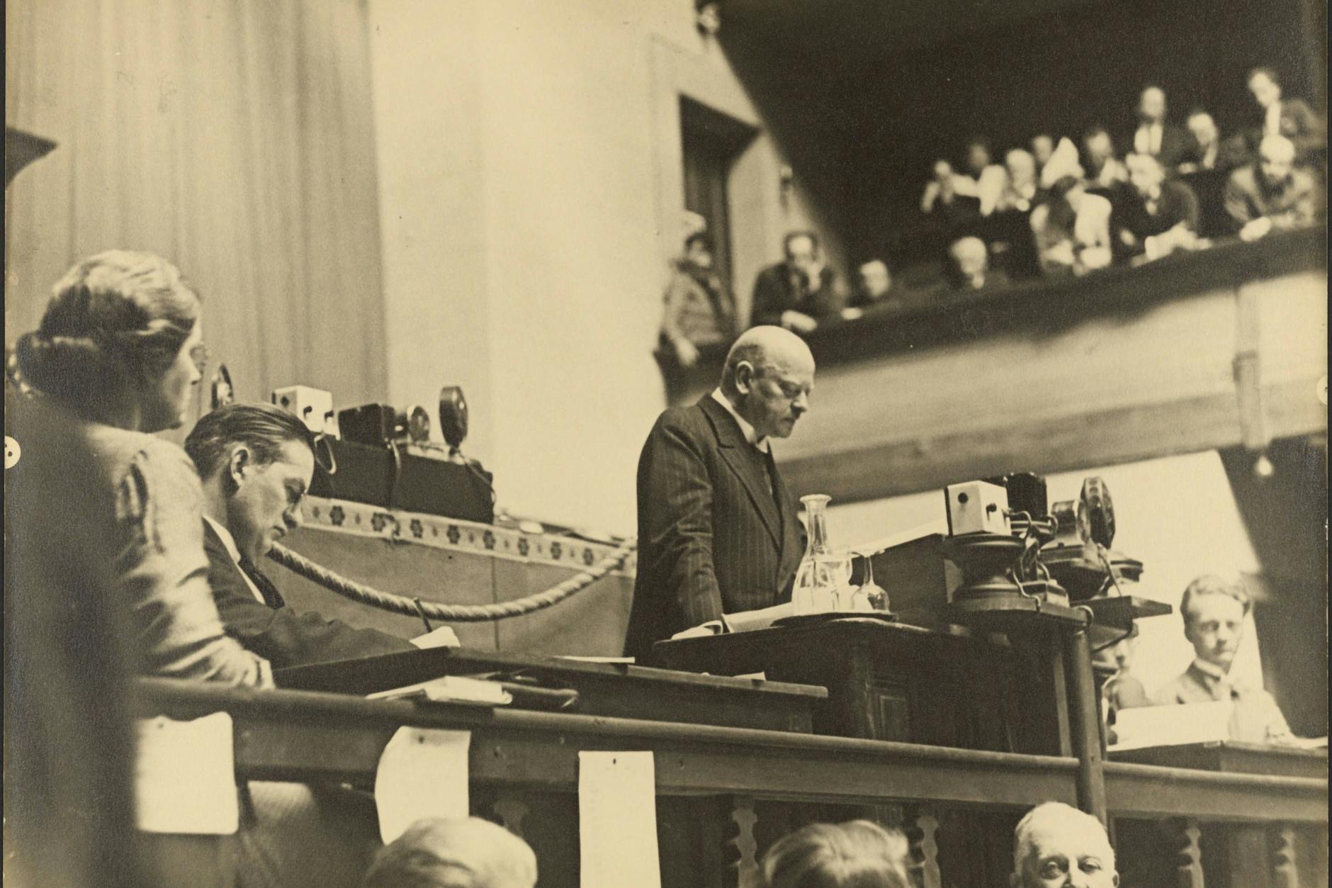 Stresemann während einer Rede zum deutschen Betritt zum Völkerbund 1926