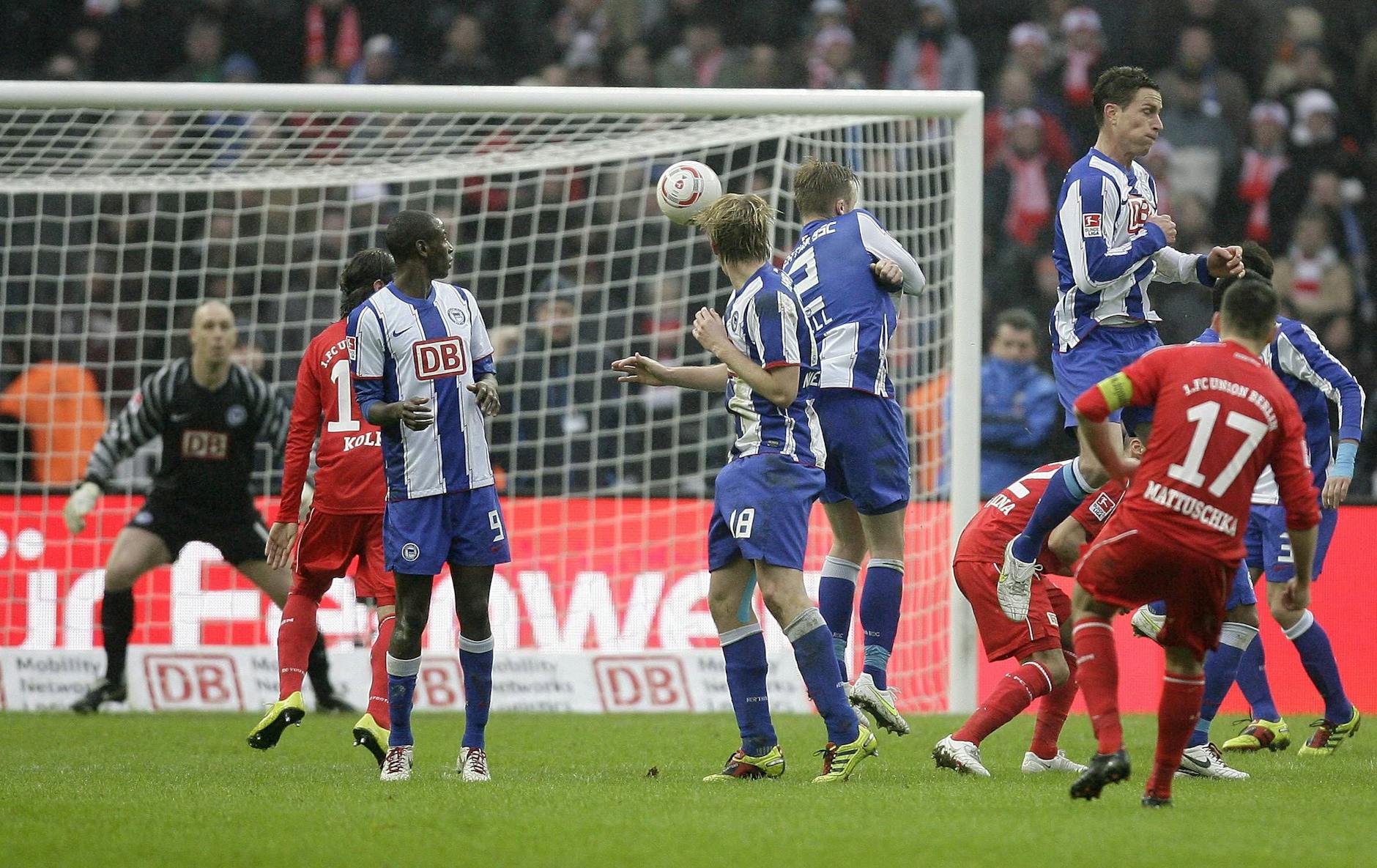 Torsten Mattuschka erzielt im Februar 2011 das Siegtor für Union im Derby bei Hertha.