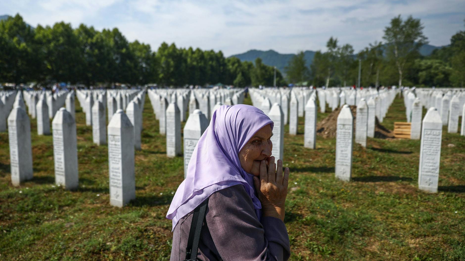 Massengrab für ermordete Bosnier in Srebrenica im Gebiet der serbischen Teilrepublik.