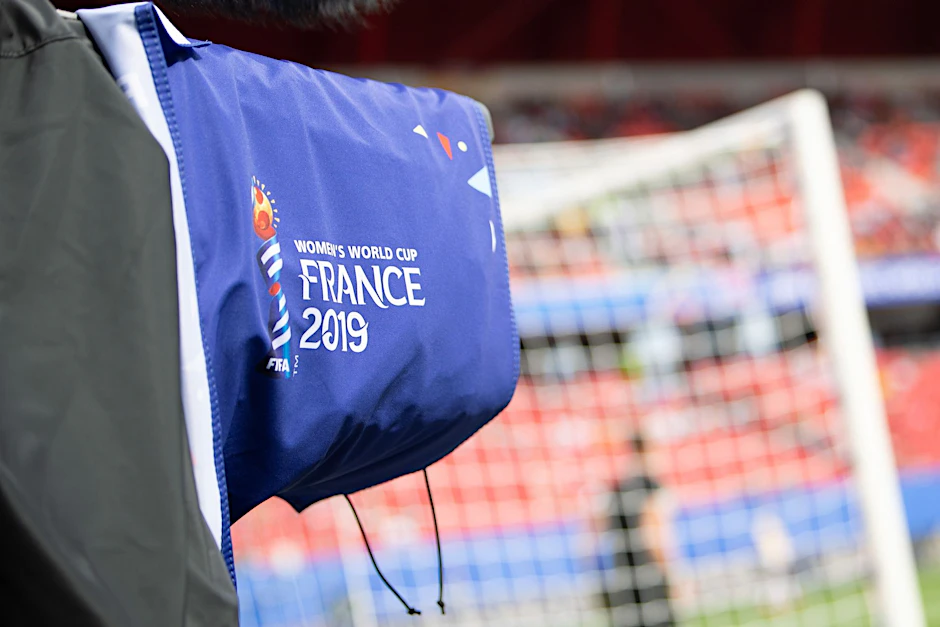 ARCHIV - ARD und ZDF zeigen die Spiele von der Fußball-WM der Frauen live.  