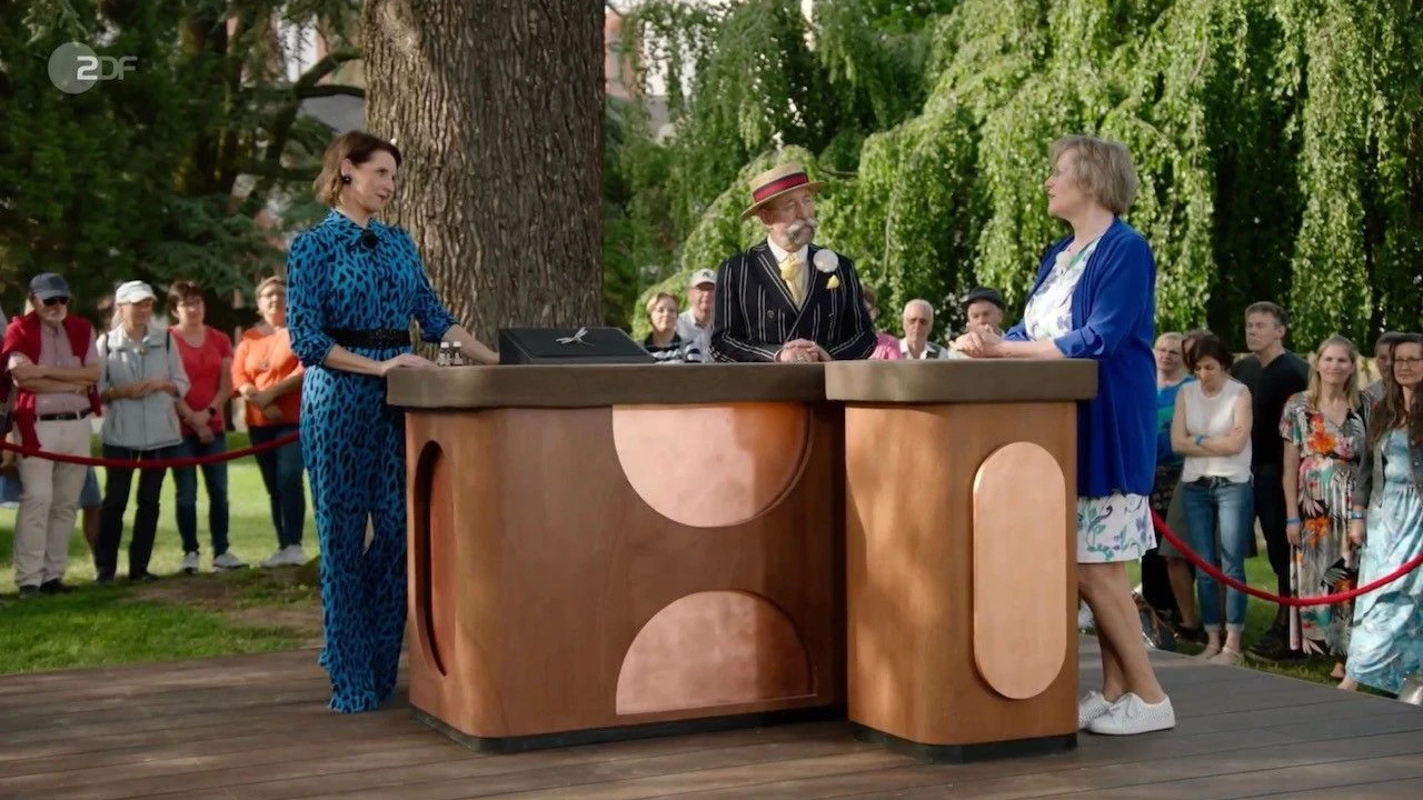 In der „Bares für Rares“-XXL-Sendung erklärt Expertin Wendela Horz die tolle Brosche.