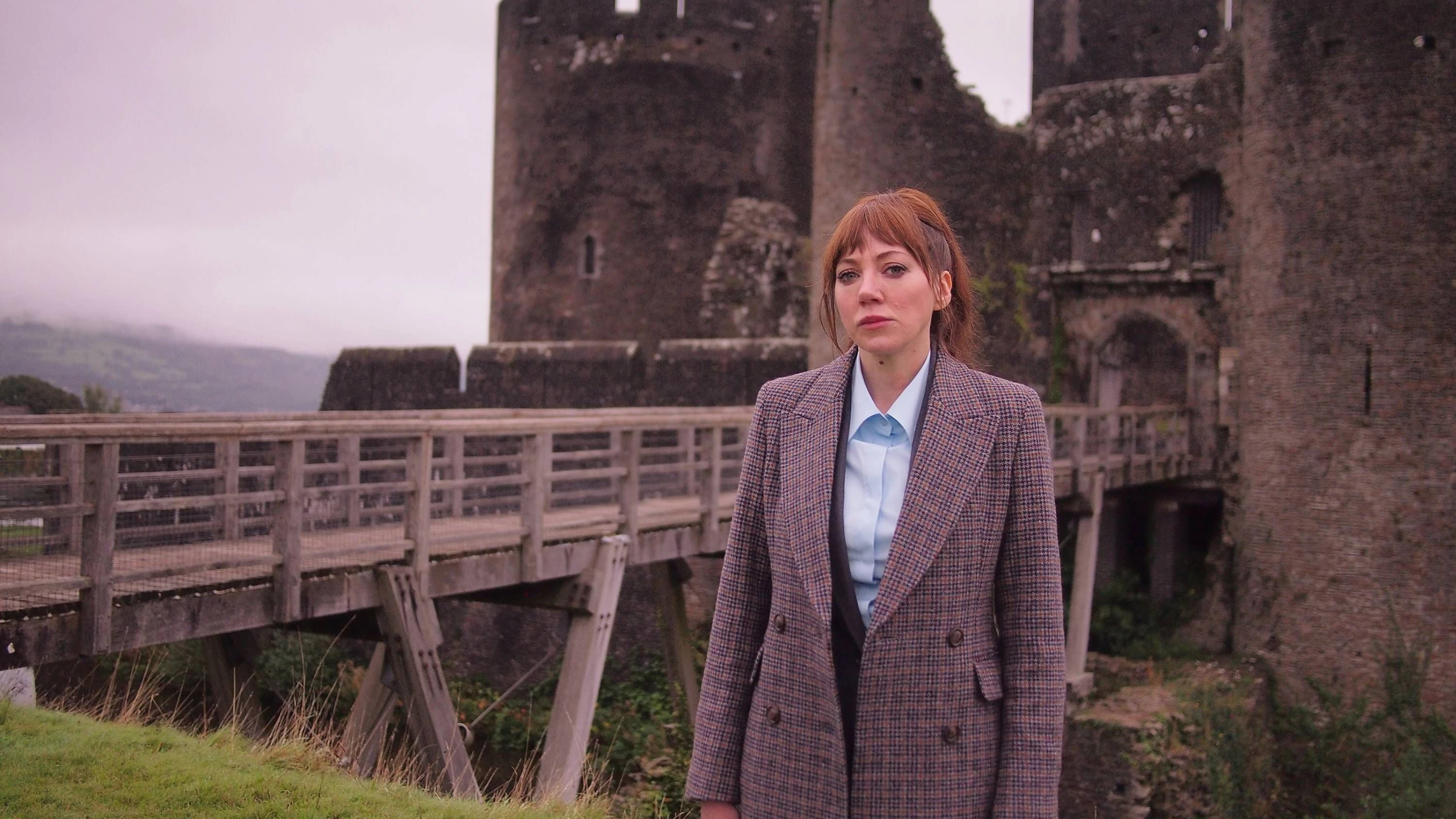 Auch Schlössern und Burgen stattet die sichtlich gelangweilte Philomena Cunk bei „Cunk on Earth“ einen Besuch ab.
