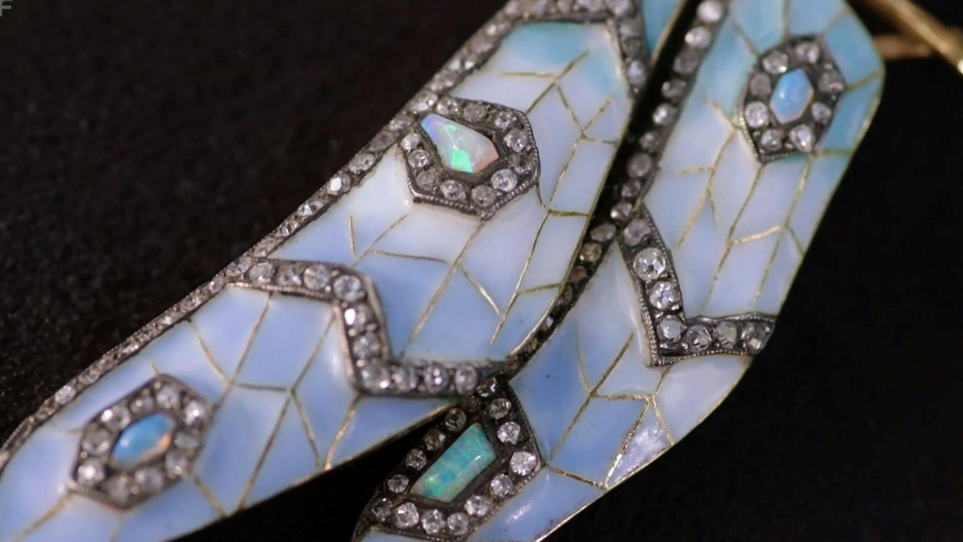 Die Libelle bei „Bares für Rares“ hat insgesamt mehr als 270 Diamanten.