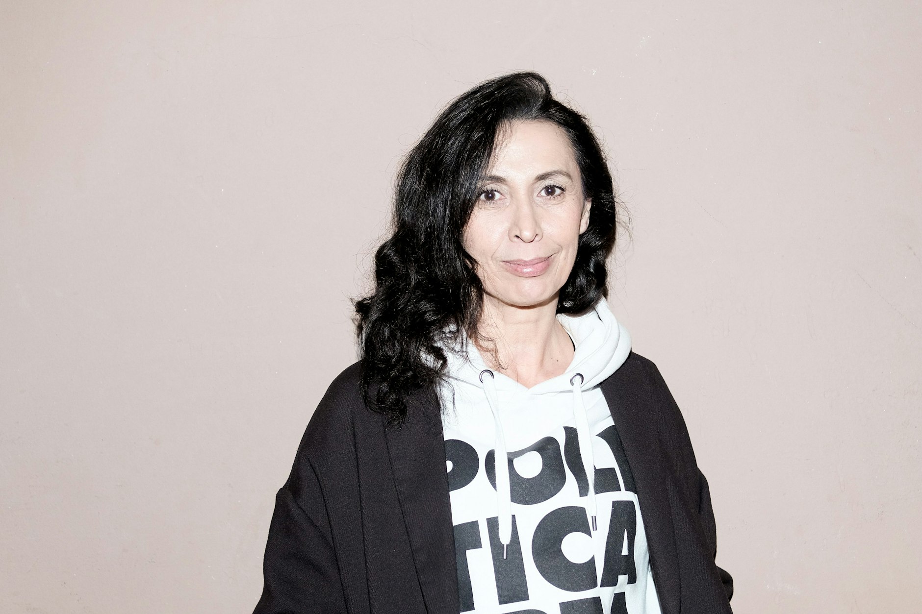 Die Intendantin des Gorki-Theaters Shermin Langhoff, deren Vertrag noch bis 2026 läuft, steht einmal mehr in der Schusslinie.